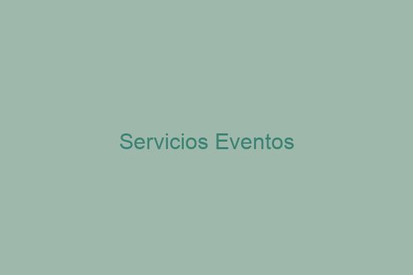 Equipo médico proporcionando cobertura sanitaria en un evento